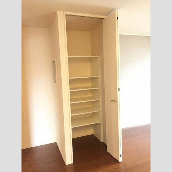 Lily　Belle キッチン近くにはパントリーがあります♪