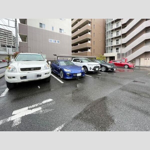 ストライブ 駐車場