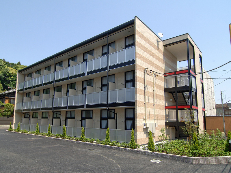 レオパレスプチベルク四番館の外観画像