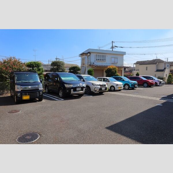 ラーク　B 駐車場