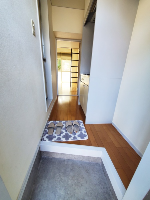 コーポラスカイトA1階 玄関