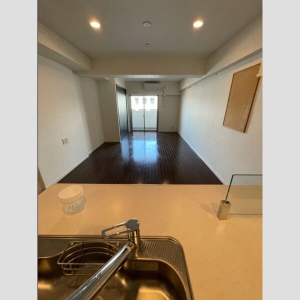 ロイヤルパークス西新井1025号室 リビング