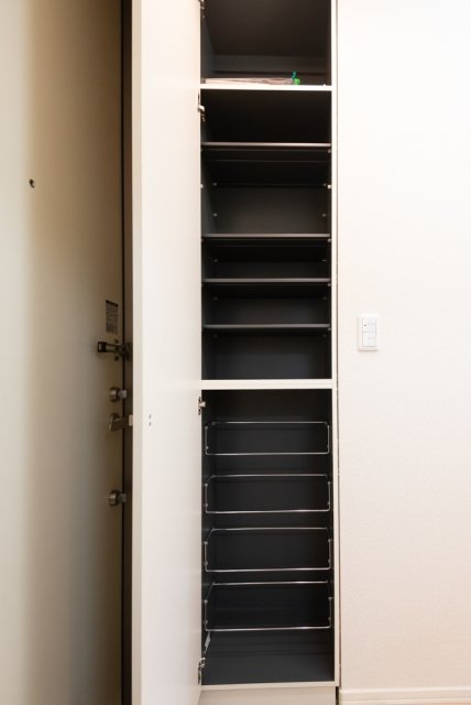 メゾン・ド・ソレイユ千住北1階 靴入