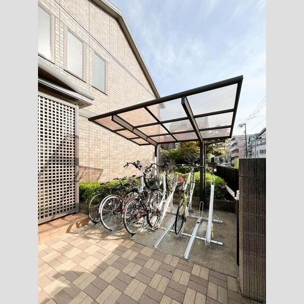 グランシャレ経堂　Ⅱ105号室 駐輪場