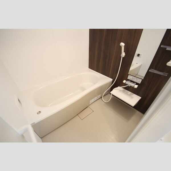 アンジュール新田305号室 お風呂