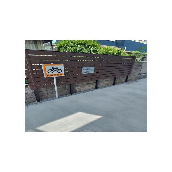 レジデンス向小金 駐車場