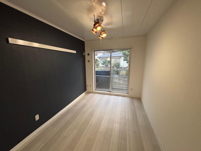 緑と海辺のフロレッタ203号室 内観