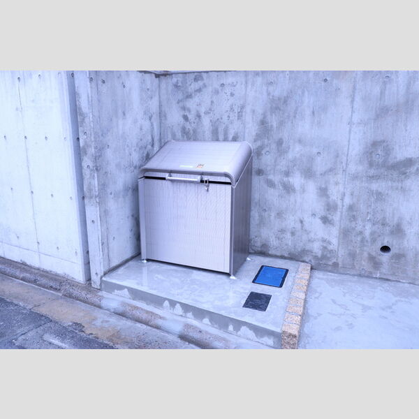 プレミール西千葉202号室 ゴミストッカー