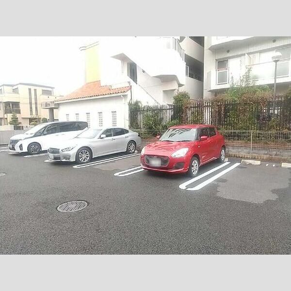 カーサグラナーテ 駐車場