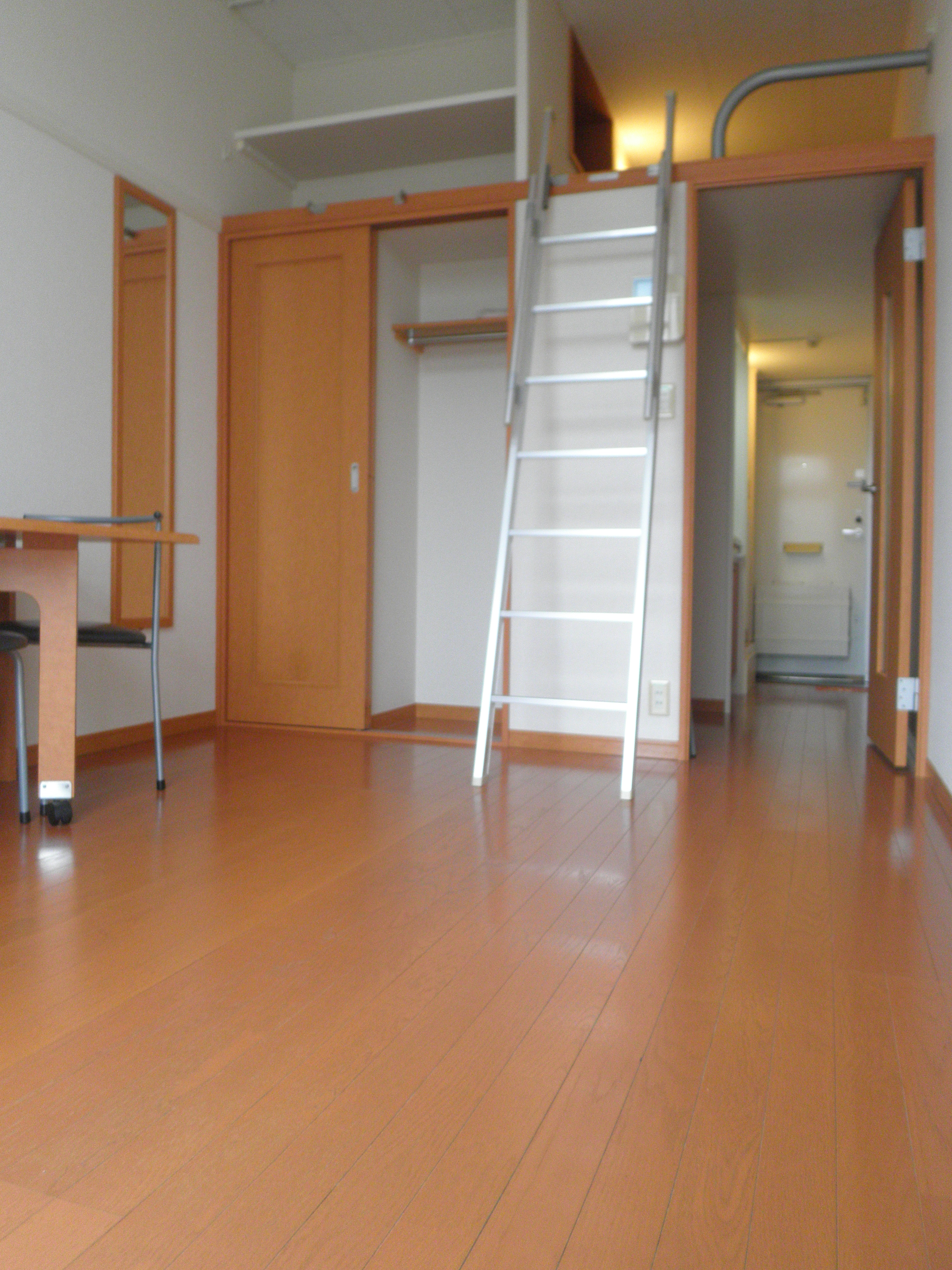 レオパレスサンステラ105号室 寝室