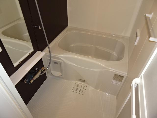 エルシオン富岡101号室 ユニットバス