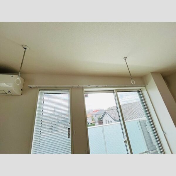 サンブルーム湘南302号室 室内物干し