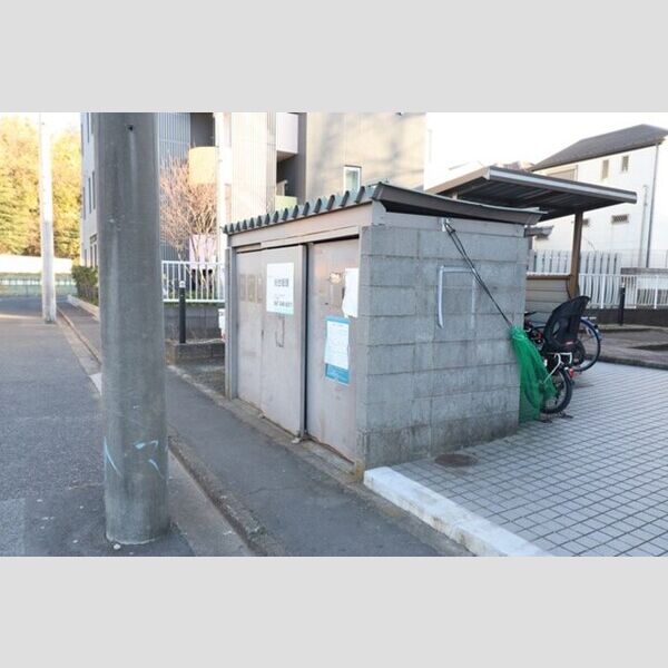 サンパレス横須賀206号室 ゴミ置き場