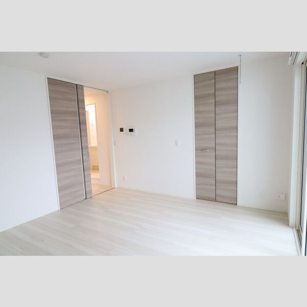 Royal Grace207号室 居室全景②