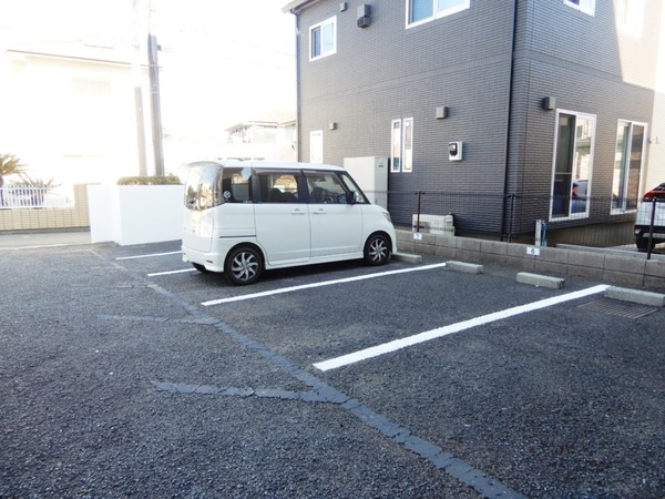 ハイム下鶴間 駐車場