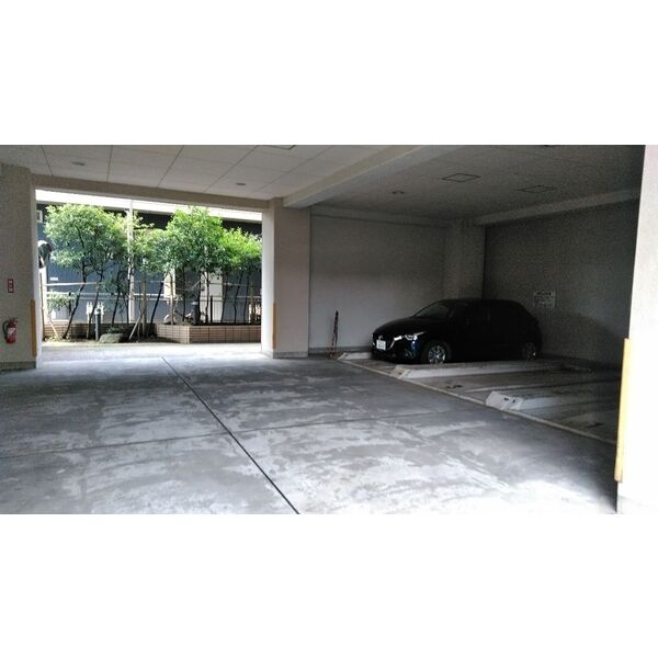 アブニール根岸 駐車場