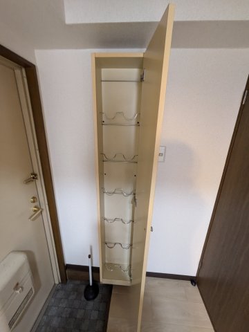 グローバルハイツ赤門206号室 玄関