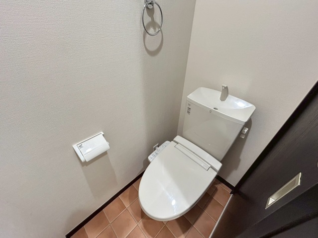 クイーンコンシェル2階 写真は同型101号室