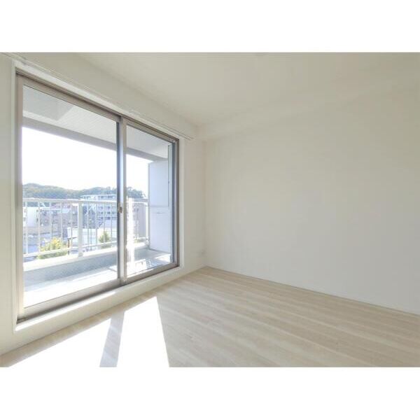 ブルーライトヨコハマ503号室 リビング