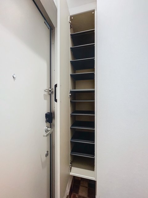 ソルナクレイシア巣鴨2階 収納