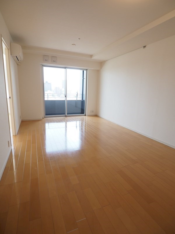 レジディアタワー上池袋（タワー棟）13階 リビング