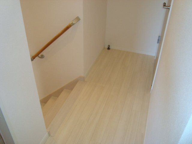 ベルクラージュ00202号室 階段踊り場