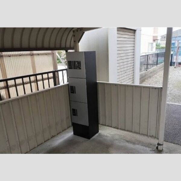 ロワジール203号室 宅配ボックス