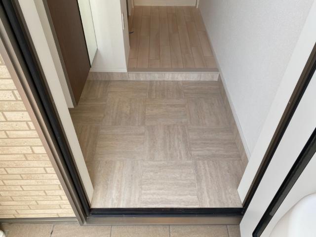 Jour de floraison H（ジュール　ド　フロレゾン　Ｈ）206号室 玄関