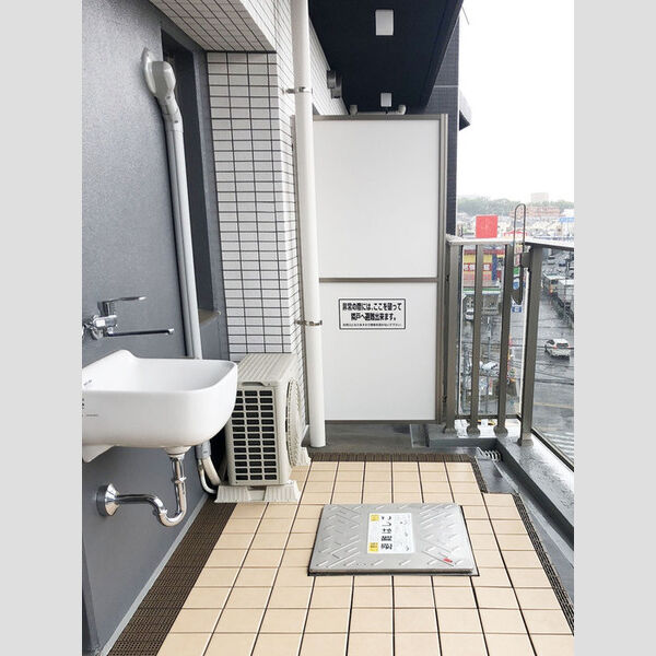 ラ・ベレッツァ　フェリオ502号室 広いベランダ