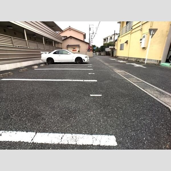 ガーデンクレール 駐車場