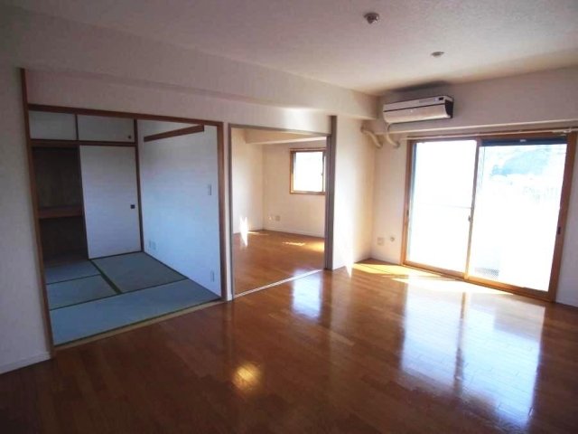 サニーヴェイル弘明寺 リビング