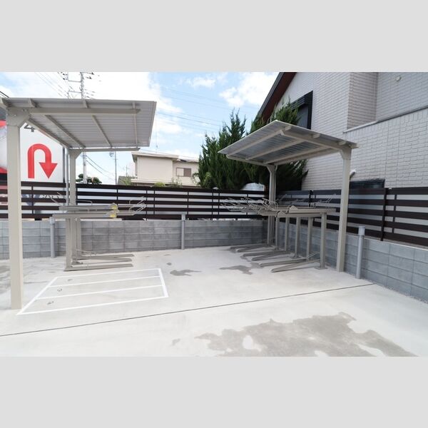 グレイスグリーンヒルズ 屋根付き駐輪場