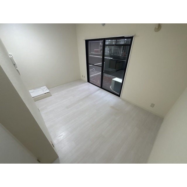 サンロイヤル武蔵野102号室 リビング