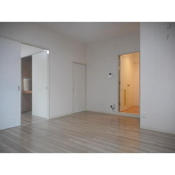 ロイヤルフラット野毛山壱番館 リビング