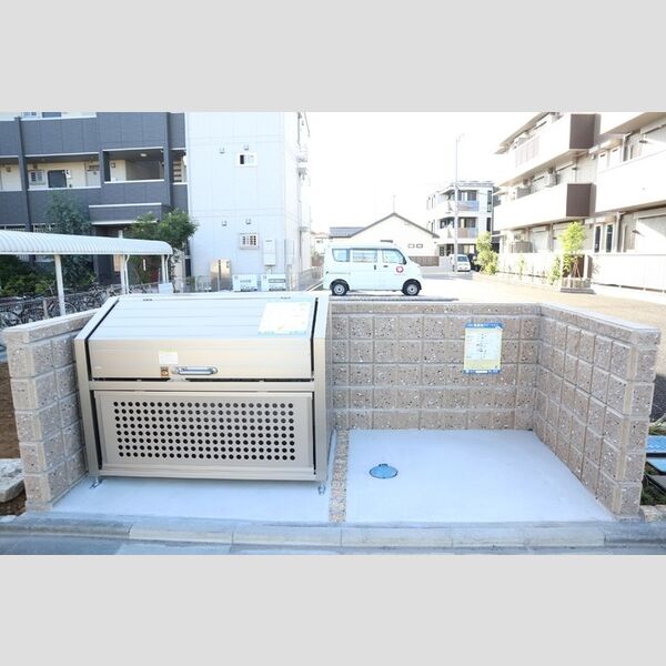 Stone village ゴミ置き場