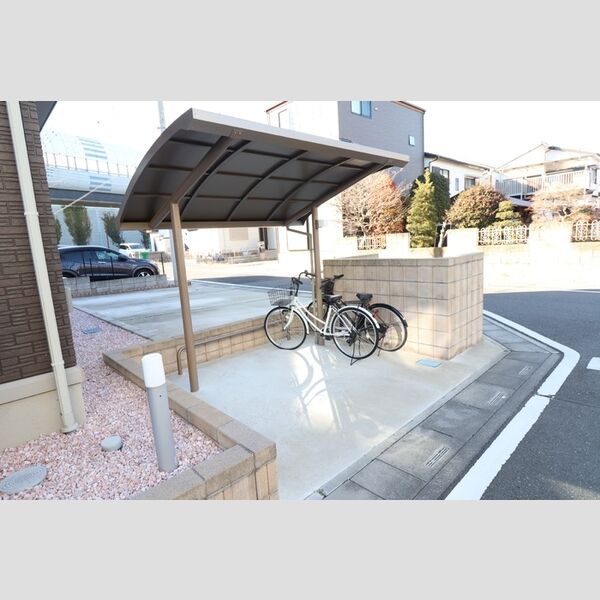 コーラル 駐輪場