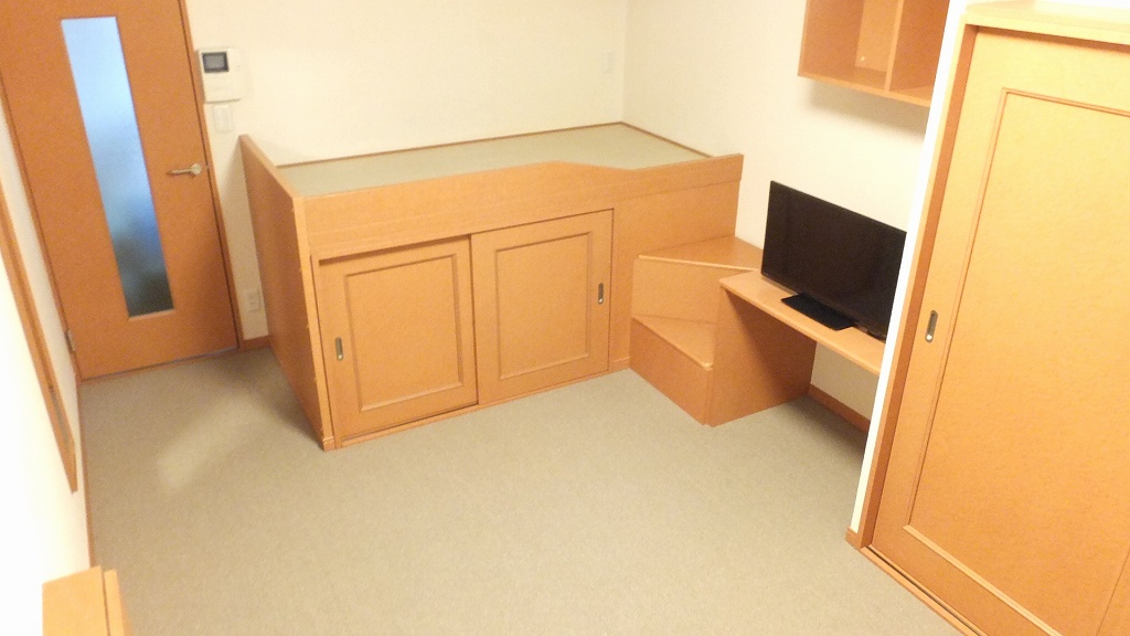 レオパレス喜勇207号室 2Fの床面は、カーペット敷きです。