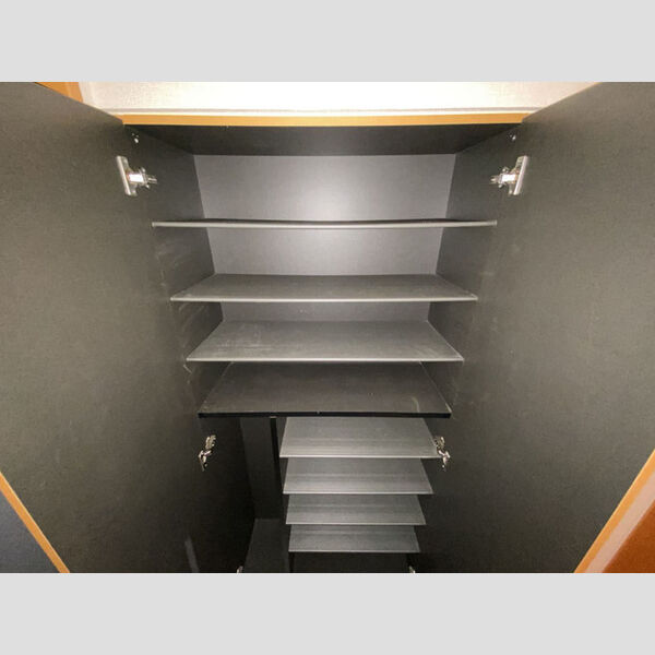 モニュメントスクウェア　参番館 参番館301号室　玄関収納