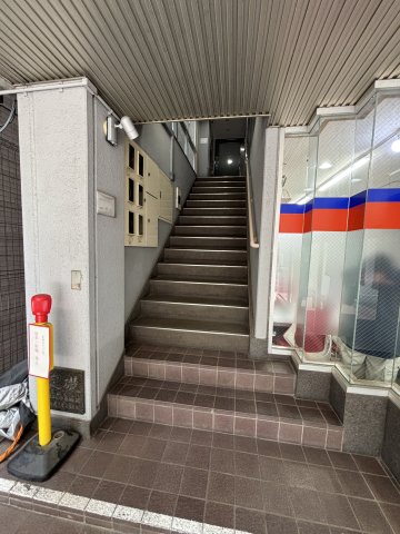 旭町ステイタスビルヂング エントランス