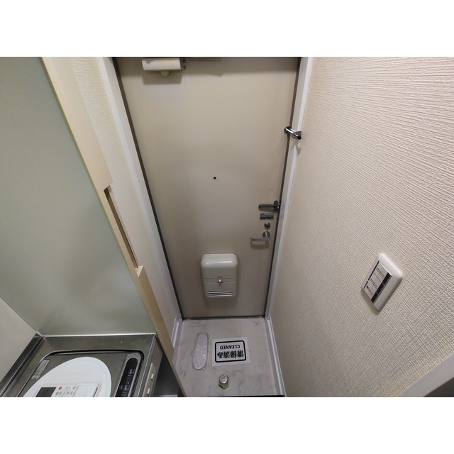 サンウィングB103号室 玄関