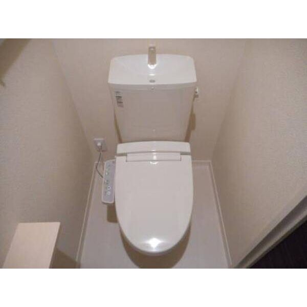 アリュール0106号室 トイレ