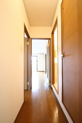 プラスサムⅡ1階 写真は同型201号室。現状優先