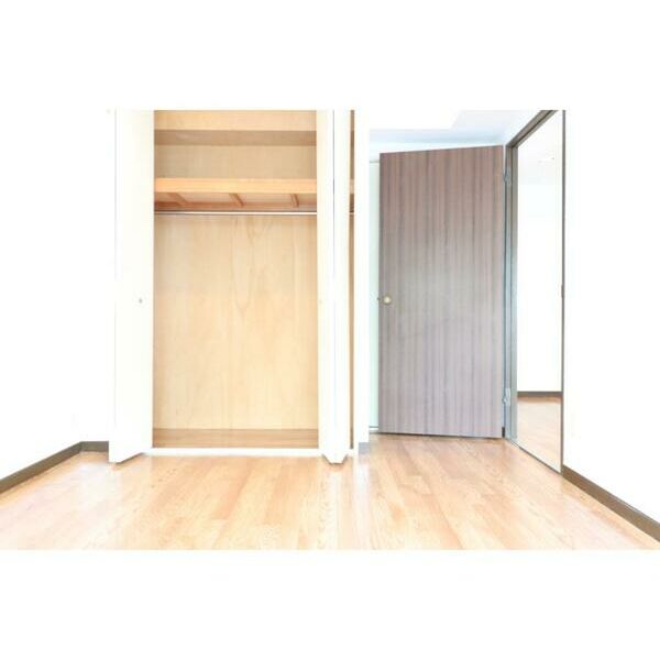 綾東ヴィレッジ弐番館202号室 リビング