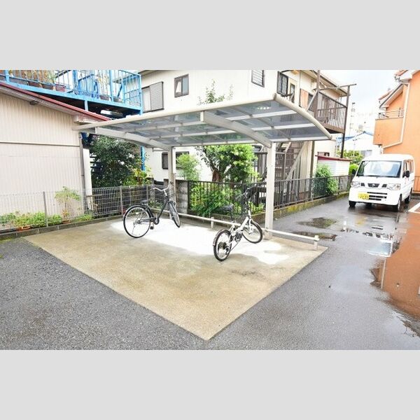 ルブラン 駐輪場