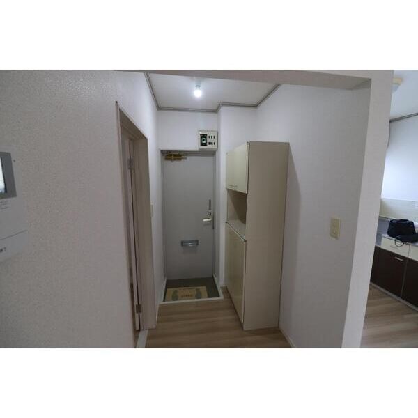 ラブリーホームB101号室 玄関