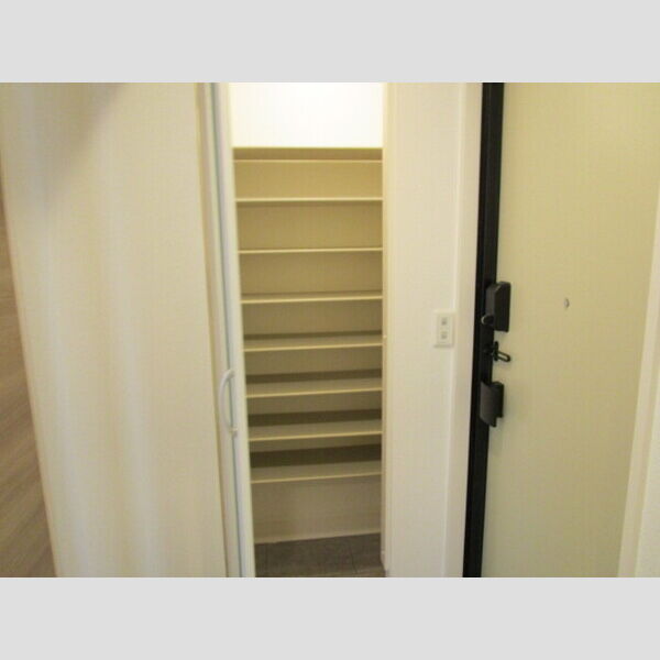 クレマチス102号室 玄関収納