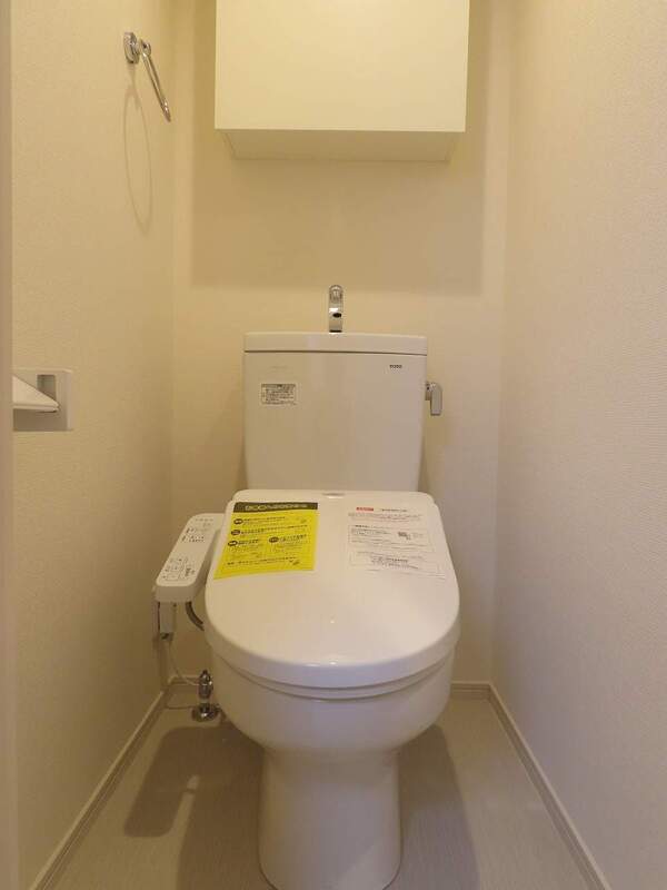 リブリ・June KALUNASIA トイレ