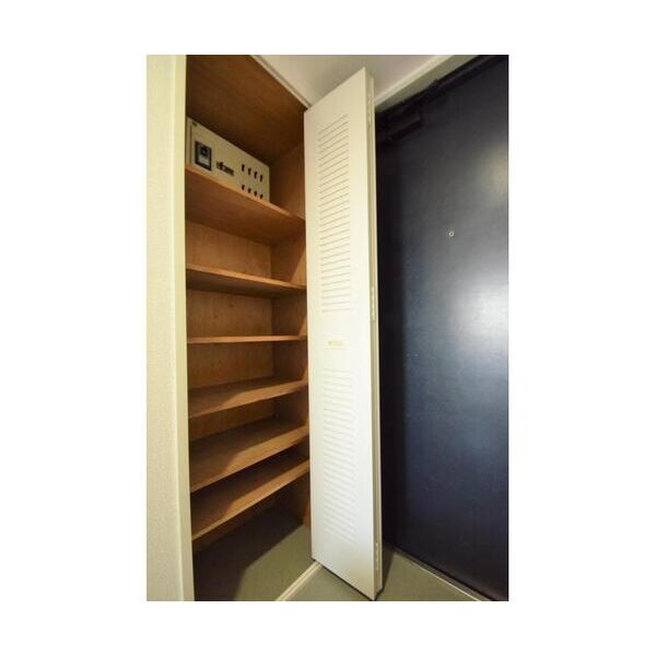 サークビルズ1003号室 玄関