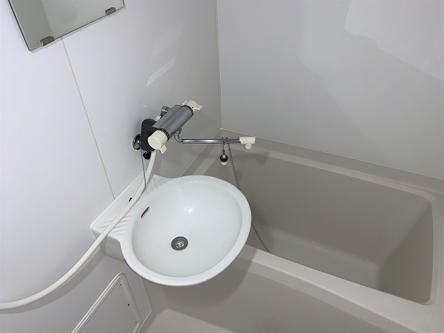 レオパレスロワジール205号室 浴室乾燥機付き♪　混合水栓で温度調節が簡単！