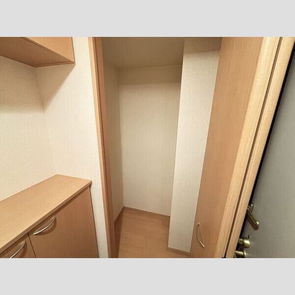 山手ヒルズ　壱番館 物入